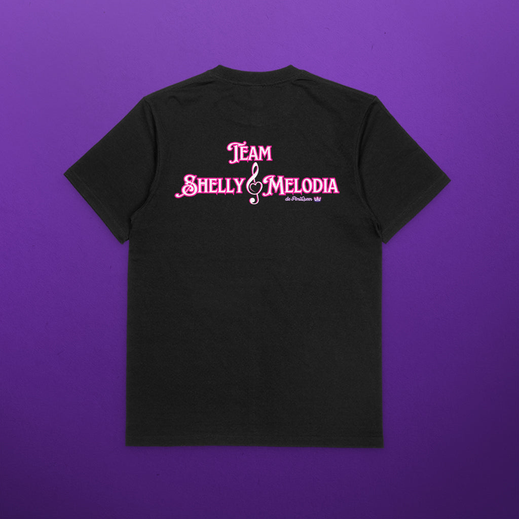 Schwarzes T-Shirt Rückseite mit weißem Team ShellyMelodia Logo